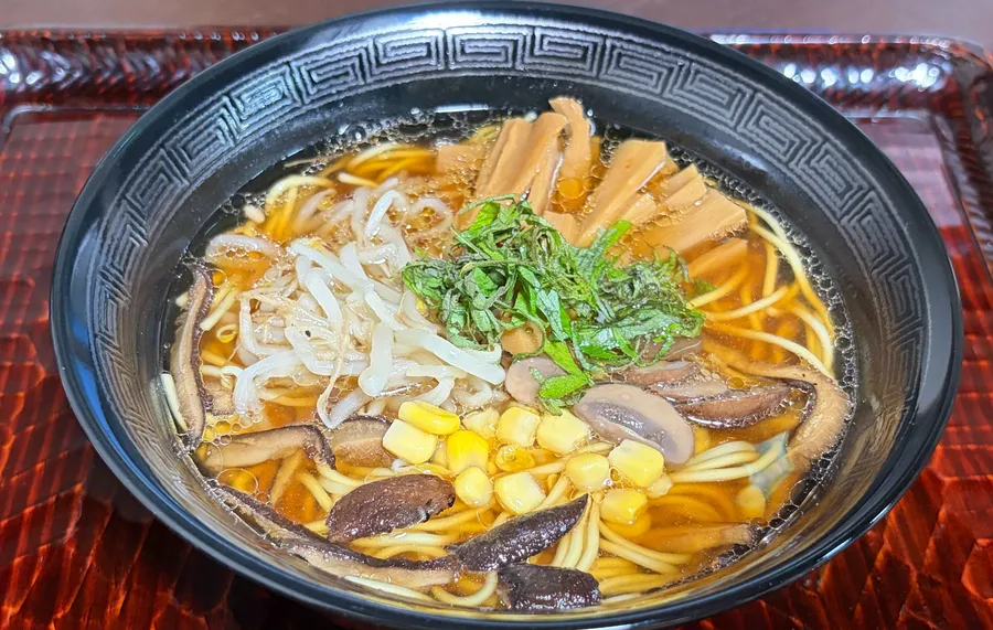 湯気の立つ田中屋のラーメン